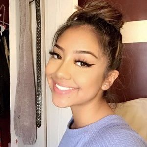 Meet your Posher, Angela esmeralda